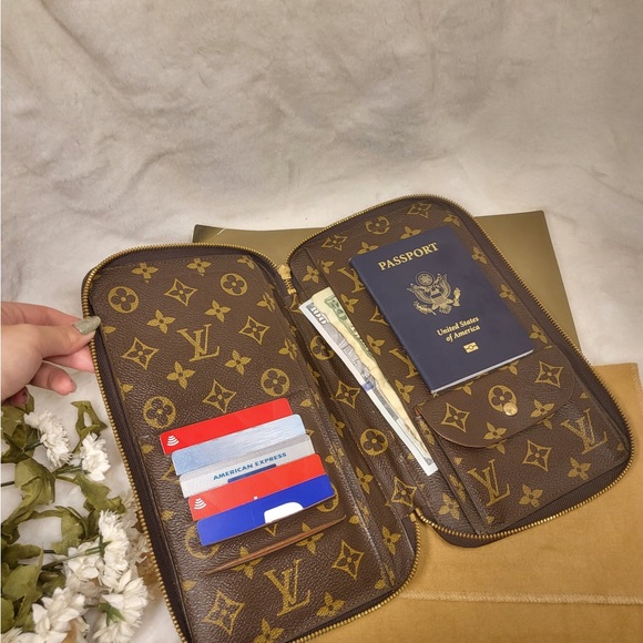 Authentic Louis Vuitton de voyage travel organizer - Picture 1 of 14